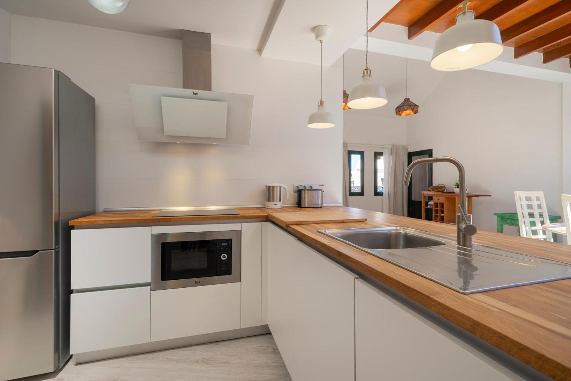 Вилла Lanzahost Casa Sunny Seafront Коста-Тегисе Экстерьер фото